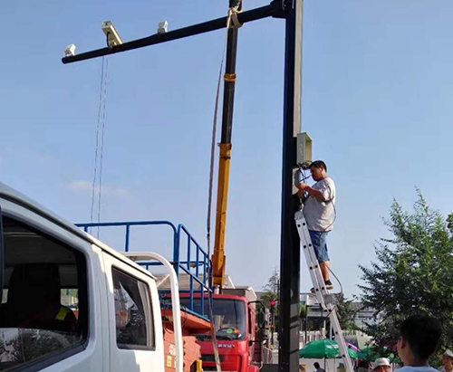 道路監(jiān)控桿